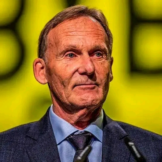 Borussia Dortmund erlebt eine spektakuläre Rückkehr: Hans-Joachim Watzke, die prägende Figur des modernen BVB, kehrt am Saisonende als Geschäftsführer zurück. Seine Rückkehr steht für Leidenschaft, Stabilität und das unerschütterliche Streben nach Erfolg. Fans feiern ihn als Symbol der goldenen Zeiten und hoffen auf einen neuen Aufschwung. Im Signal Iduna Park liegt Aufbruchstimmung – Watzke ist zurück, und mit ihm beginnt ein neues Kapitel schwarz-gelber Geschichte.