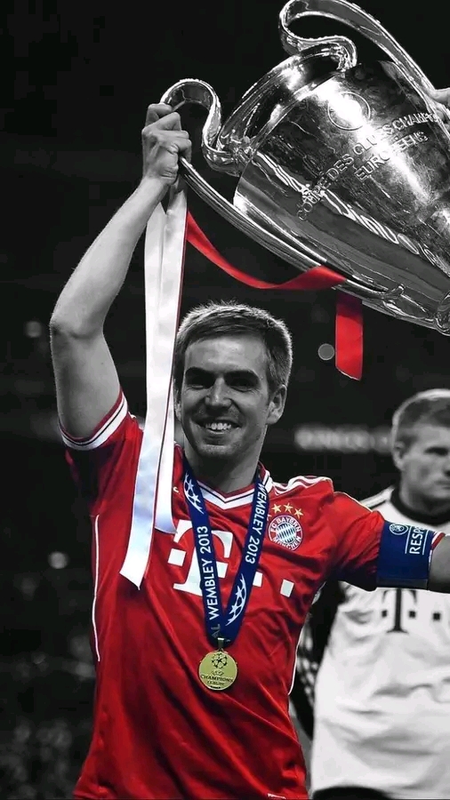 🔴 Ein Wort: LOYALITÄT Loyalität ist im modernen Fußball ein rares Gut geworden.