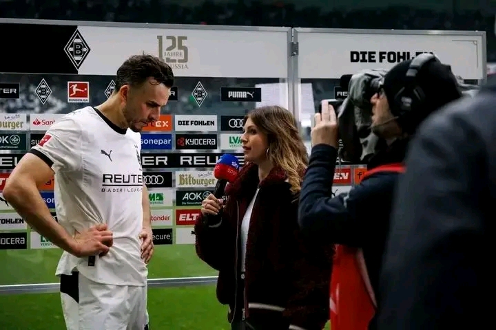 🚨 WAS IST HIER WIRKLICH PASSIERT? Mönchengladbach-Star im Zentrum eines brisanten Vorwurfs – angebliche Verletzung sorgt für Wut, Zweifel und hitzige Diskussionen, Fans emotional aufgeladen und fordern Antworten, während sich die Frage zuspitzt: steckt mehr dahinter als bisher bekannt?