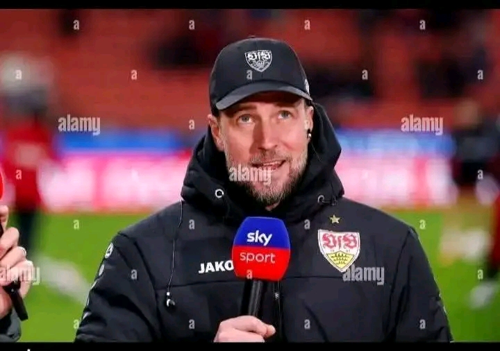 Sebastian Hoeneß spricht Klartext: Mit deutlichen Worten stellt er sich vor den Klub und prangert mangelnden Respekt unmissverständlich an. Fans feiern seine klare Haltung und sehen endlich jemanden, der der Mannschaft die Meinung sagt. Ein starkes Signal zur richtigen Zeit, das für Aufsehen sorgt und zeigt, dass Führung und Rückgrat im Fußball unverzichtbar sind – Hoeneß setzt ein echtes Ausrufezeichen