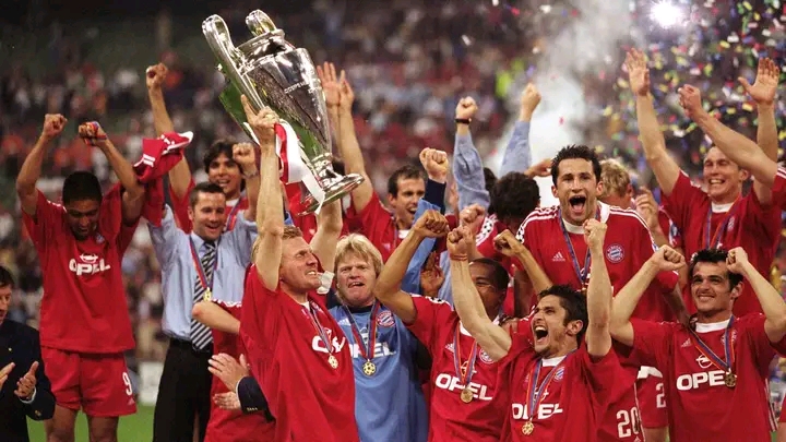 Der FC Bayern München steht ein besonderer Abend in der Allianz Arena bevor: Die Vereinsbosse haben die legendäre Champions-League-Siegermannschaft von 2001 zum Samstagsspiel gegen den 1. FC Köln eingeladen. Die Feier markiert 25 Jahre seit Bayerns unvergesslichem Triumph gegen Valencia CF im Finale von Mailand – ein historischer Sieg, der das europäische Vermächtnis des Klubs festigte. Die Fans dürfen sich auf emotionale Wiedersehen, ikonische Erinnerungen und eine würdige Ehrung eines der größten Teams der Bayern-Geschichte freuen. #BayernMunich #MiaSanMia