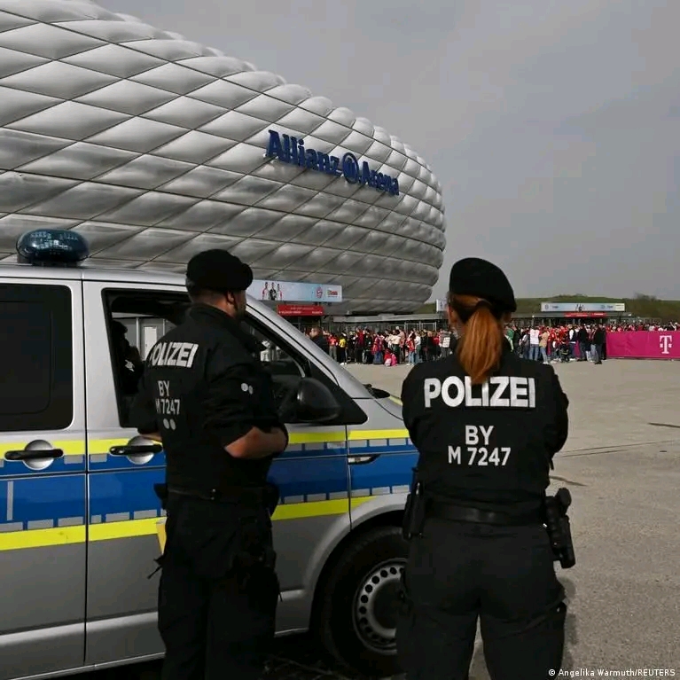 ๐ CHAOS AM MANNSCHAFTSBUS: HEFTIGER STREIT ZWISCHEN BAYERN-STARS SOLL SICHERHEITSEINSATZ AUSGELรST HABEN ๐ฑ