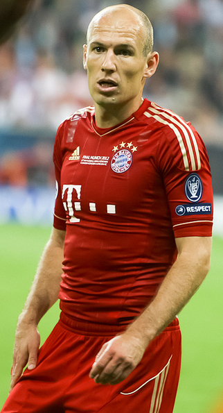 ROBBEN WÜTET NACH BAYERN-PLEITE! „Er sollte nie wieder für Bayern spielen!“ Der ehemalige Bayern-Star Arjen Robben hat nach einer