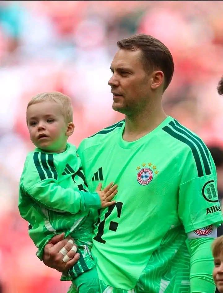 ๐ดโค๏ธ Manuel Neuer zeigt seine emotionale Seite: Bayern-Kapitรคn rรผhrt Fans mit besonderem Familienmoment in der Allianz Arena